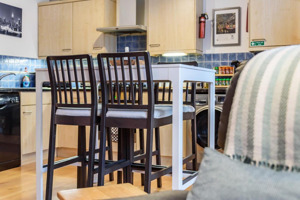 Stylish 2 Bedroom Apartment, Central Exeter, Parking On Site Extérieur photo